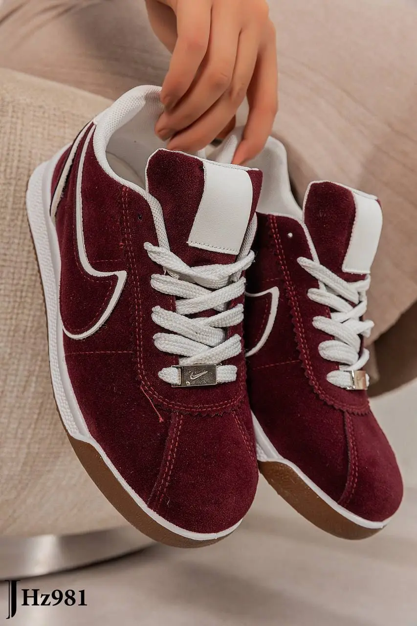 Retro Suede Runner Sneaker