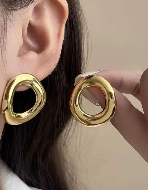 Gold Earrings in the Shape of a Circle