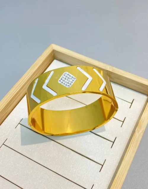 Gold Link Bracelet with Pave Center