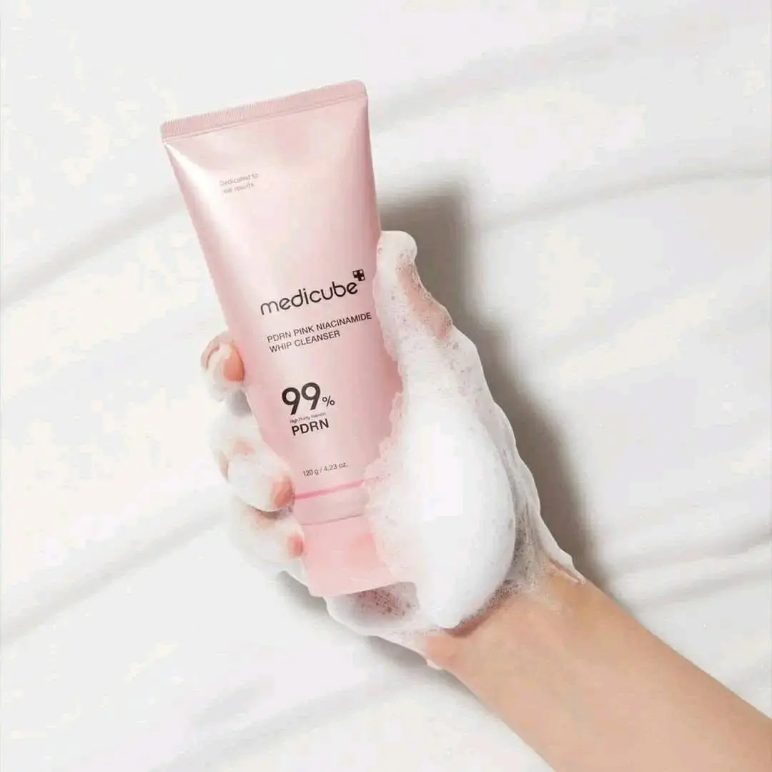 Medicube: Pink Niacinamide Whip Cleanser (99% PDRN)