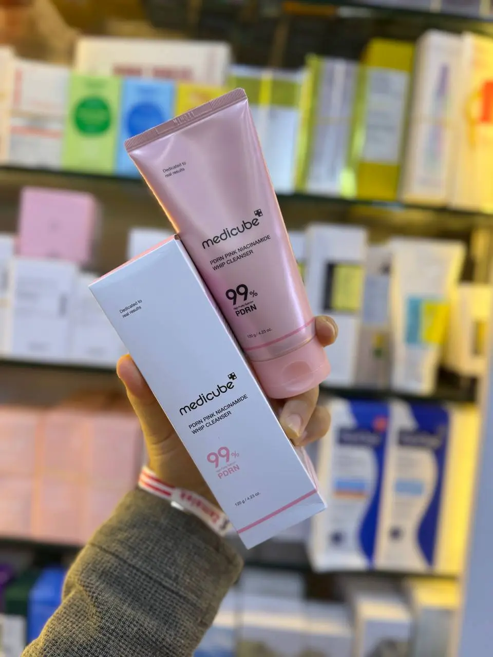 Medicube: Pink Niacinamide Whip Cleanser (99% PDRN) - Image 4